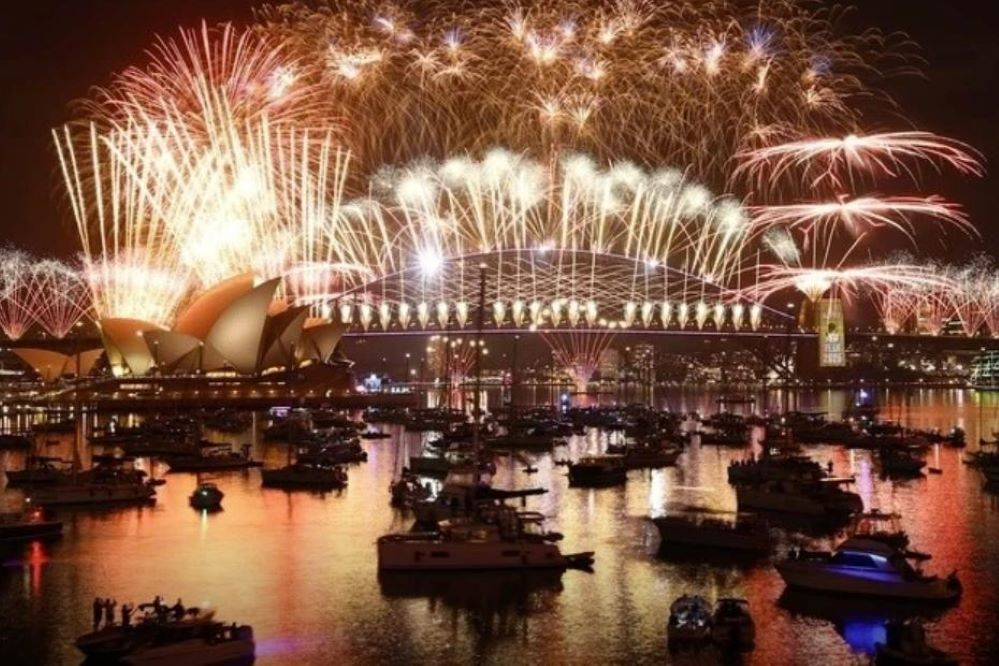 Pháo hoa thắp sáng các thành phố trên khắp Australia